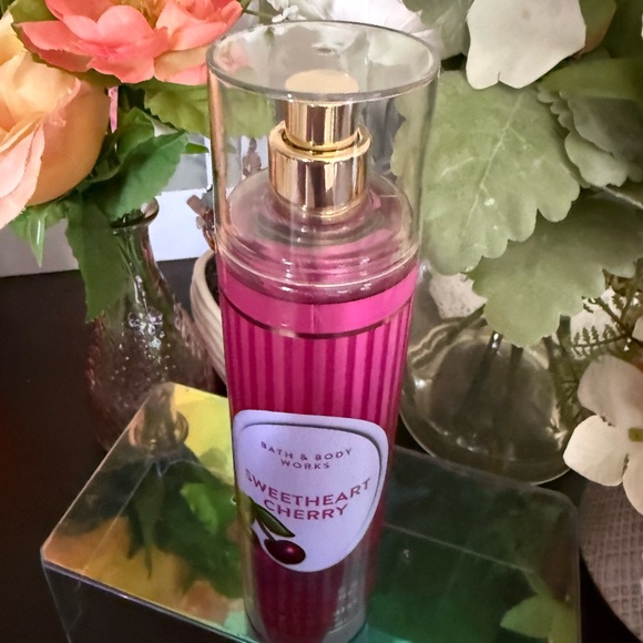 🆕🍒 BATH & BODY WORKS “SWEETHEART CHERRY” FINE FRAGRANCE MIST. FULL SIZE. NEW. - Picture 2 of 3
